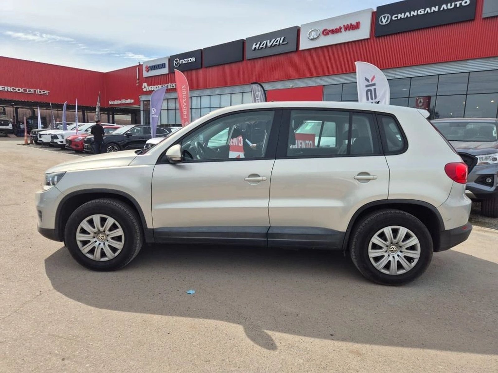 Volkswagen TIGUAN 1.4 FL COMFORT TSI 4X2 MT 2014 - Imagen 8 de 20