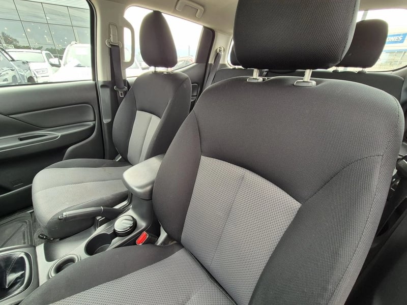 Mitsubishi L200 2.4 TD WORK CR WF MT 4X2 2023 - Imagen 11 de 20