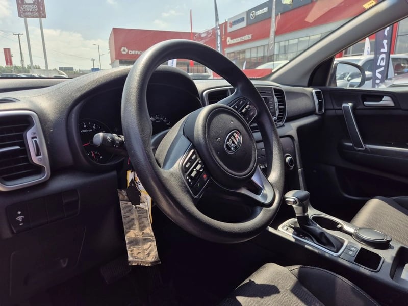 Kia SPORTAGE SPORTAGE LX 2.0 GSL 6AT 6AB 2017 - Imagen 9 de 20