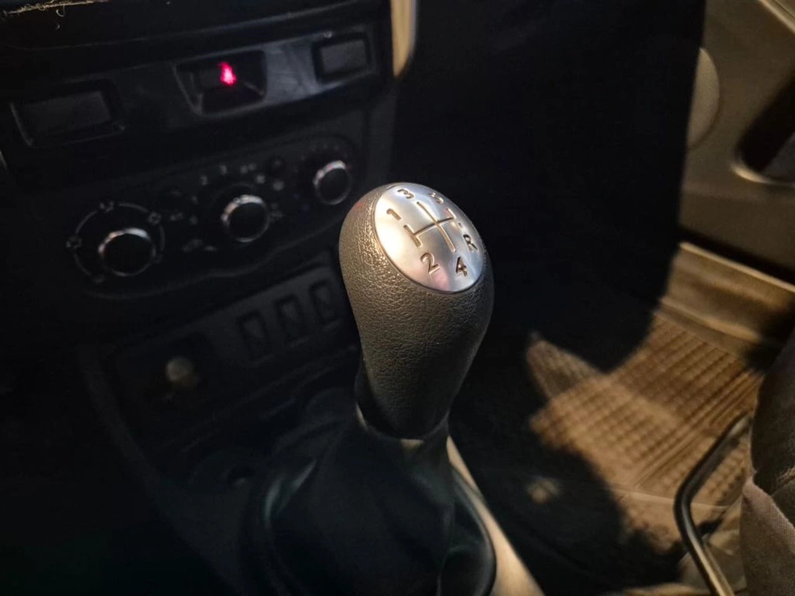 RENAULT DUSTER 1.6 ZEN KIT OUTDOOR MT 2018 - Imagen 10 de 18