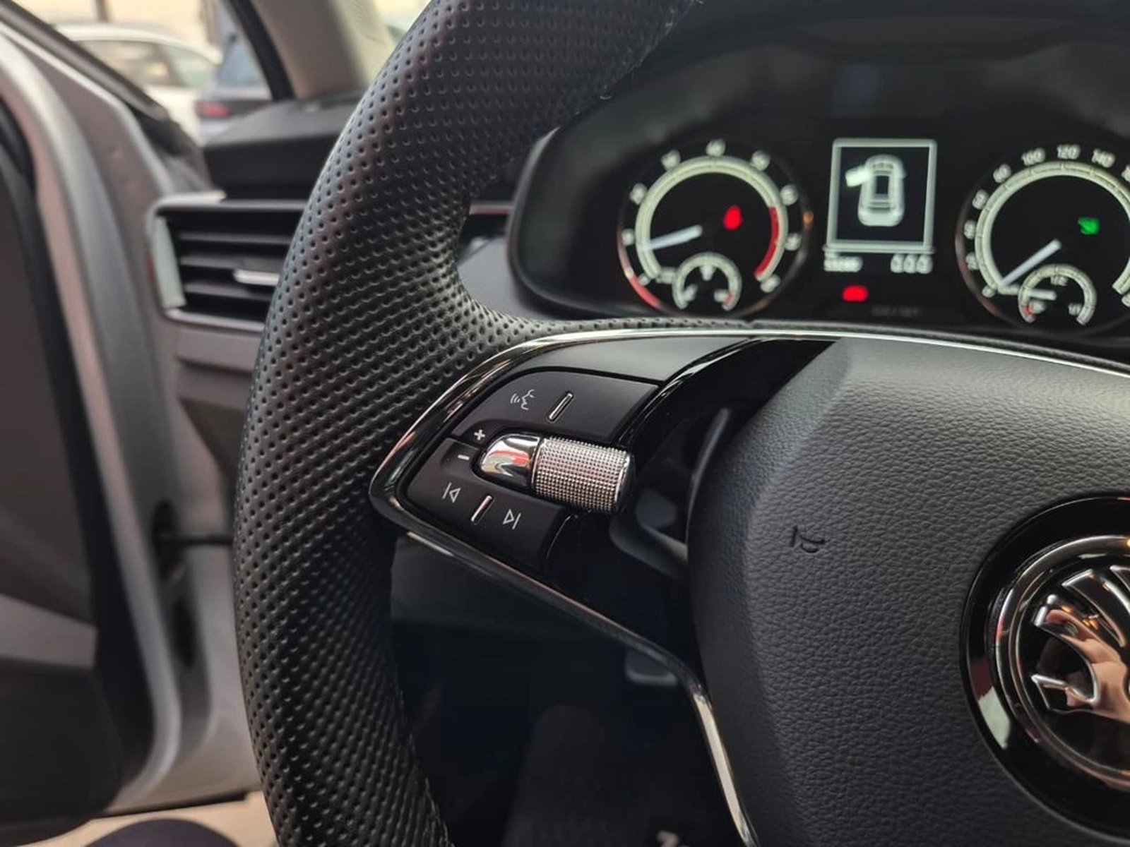 Skoda KAMIQ 1.5 TSI AMBITION AT 2022 - Imagen 15 de 19