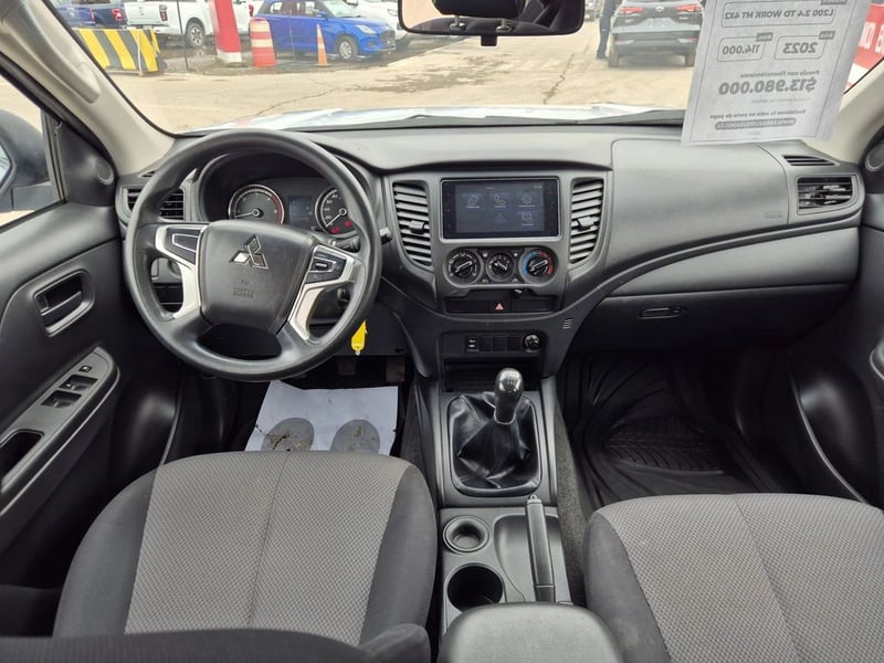 Mitsubishi L200 2.4 TD WORK CR WF MT 4X2 2023 - Imagen 13 de 20