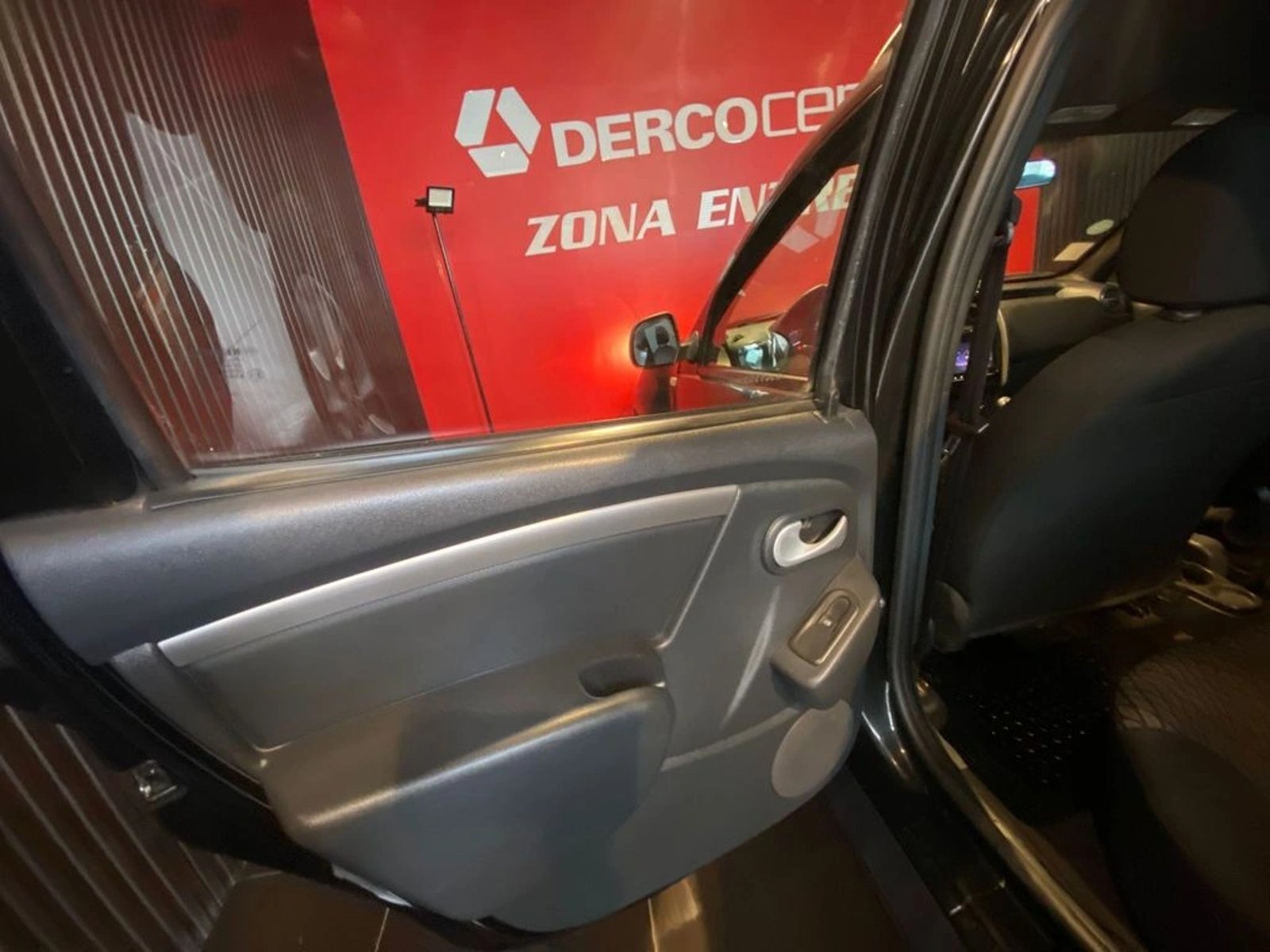 Renault Oroch 1.6 ZEN CD MT 2019 - Imagen 17 de 18