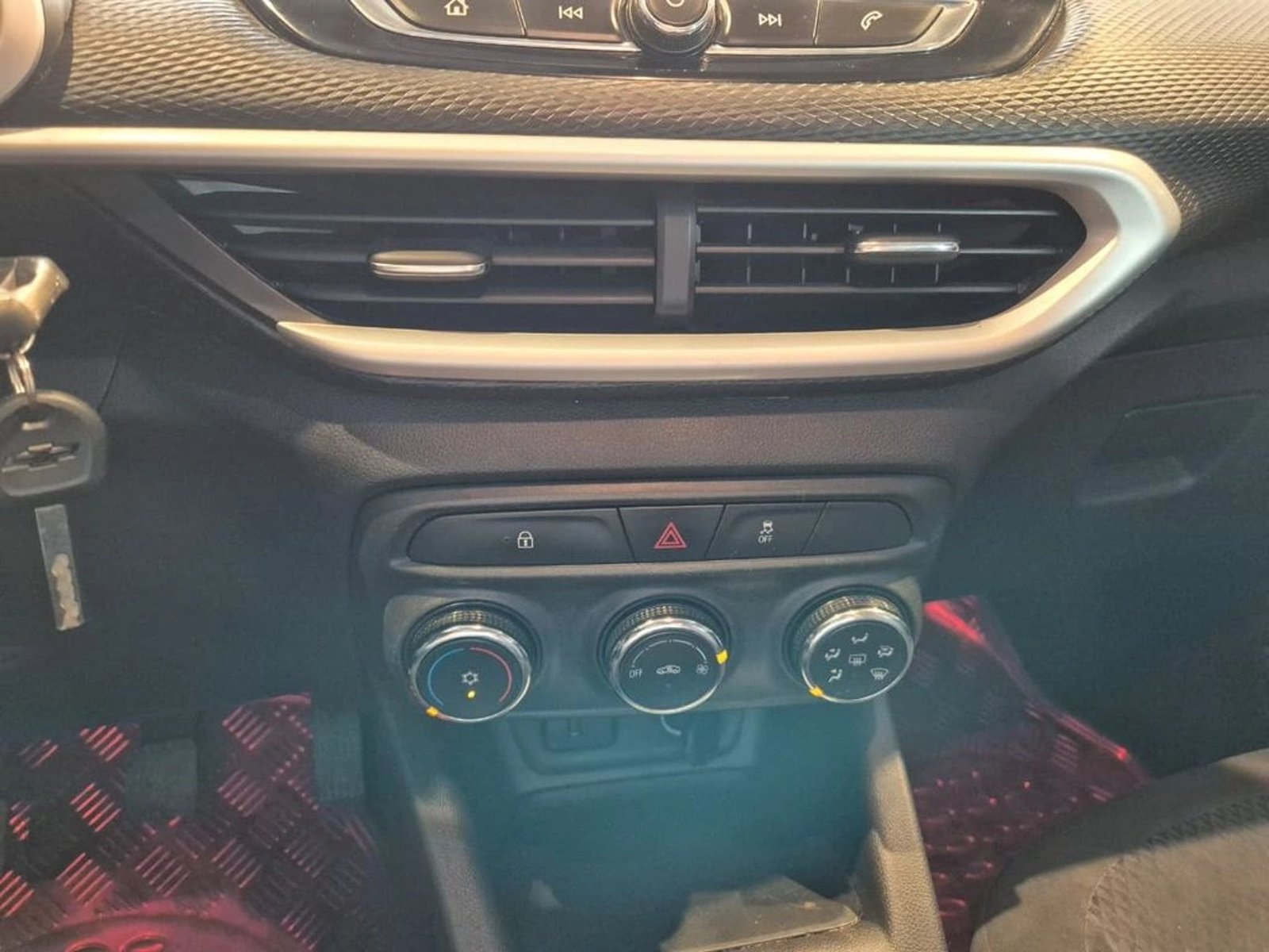 CHEVROLET TRACKER 1.2T LS FWD MT 5P 2022 - Imagen 16 de 18