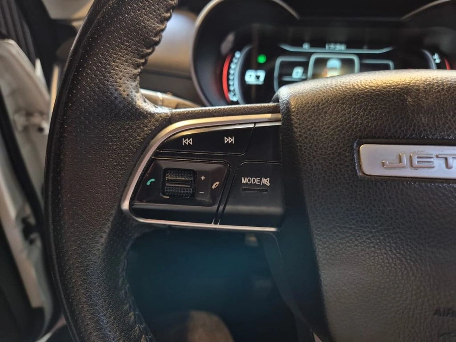 JETOUR X70 1.5T GLS 4X2 MT 5P 2024 - Imagen 19 de 20