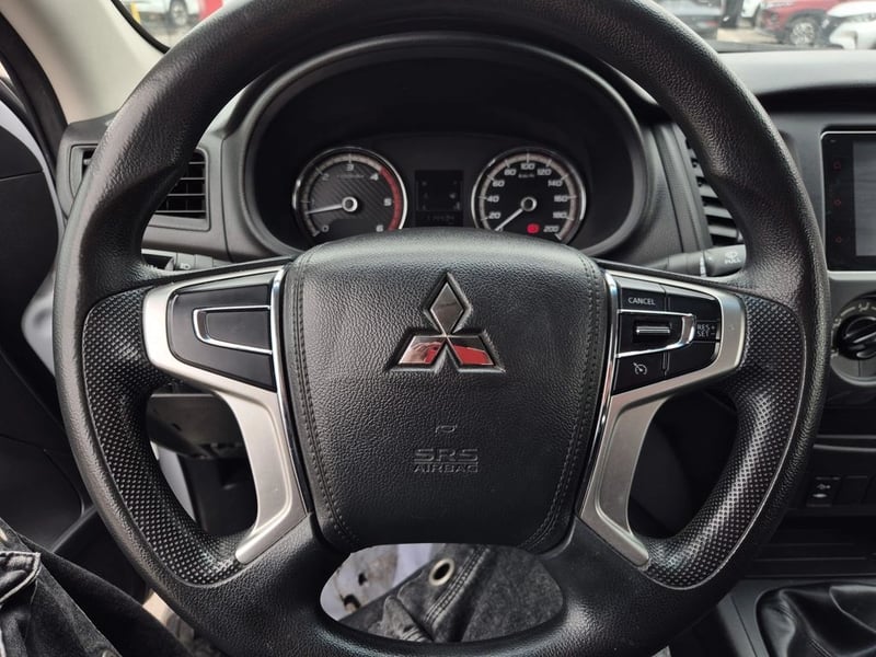 Mitsubishi L200 2.4 TD WORK CR WF MT 4X2 2023 - Imagen 16 de 20