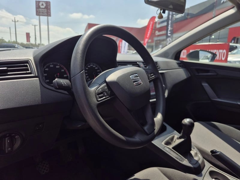 SEAT IBIZA 1.0 TSI STYLE 4X2 AT 5P 2022 - Imagen 7 de 20