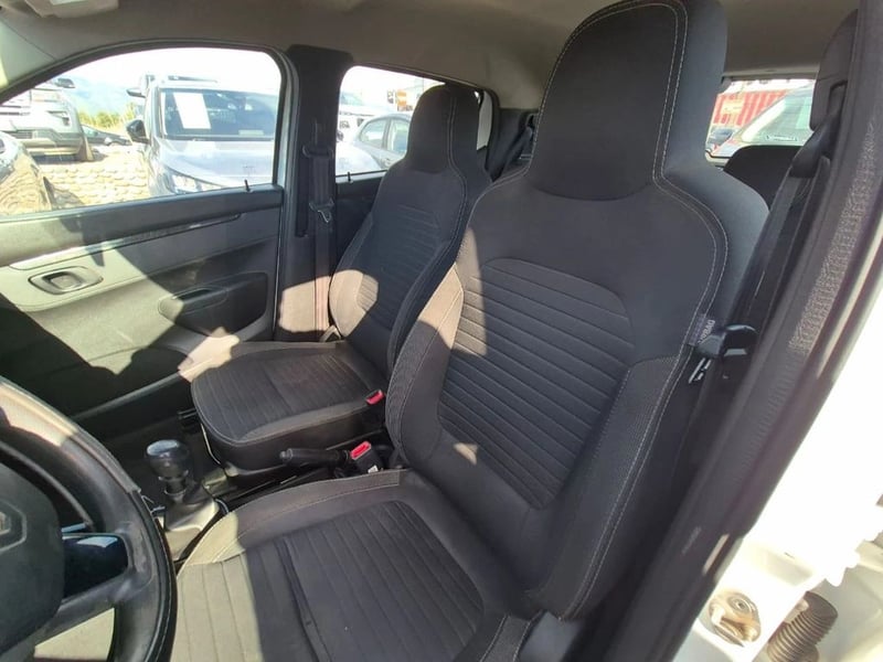 Renault KWID 1.0 HB INTENS MT 4X2 2022 - Imagen 19 de 20