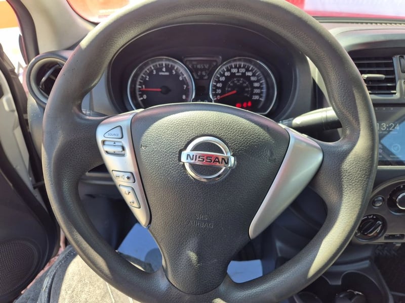 Nissan VERSA 1.5 MT 2021 - Imagen 14 de 20