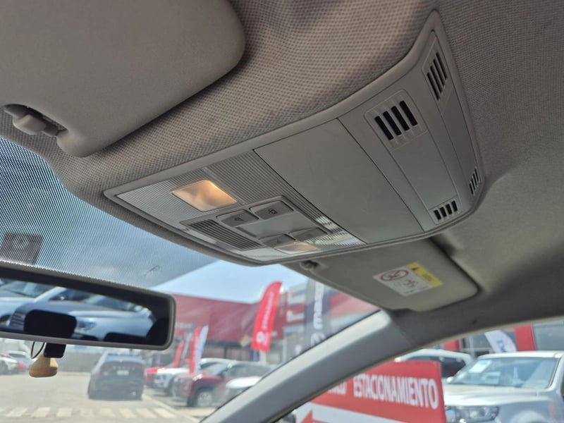 SEAT IBIZA 1.0 TSI STYLE 4X2 AT 5P 2022 - Imagen 17 de 20