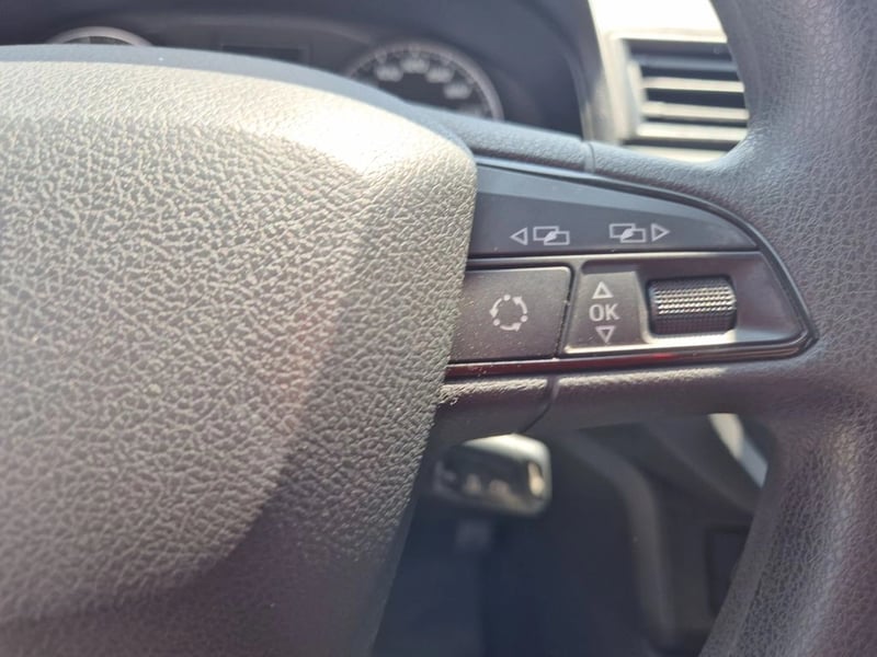 SEAT IBIZA 1.0 TSI STYLE 4X2 AT 5P 2022 - Imagen 18 de 20