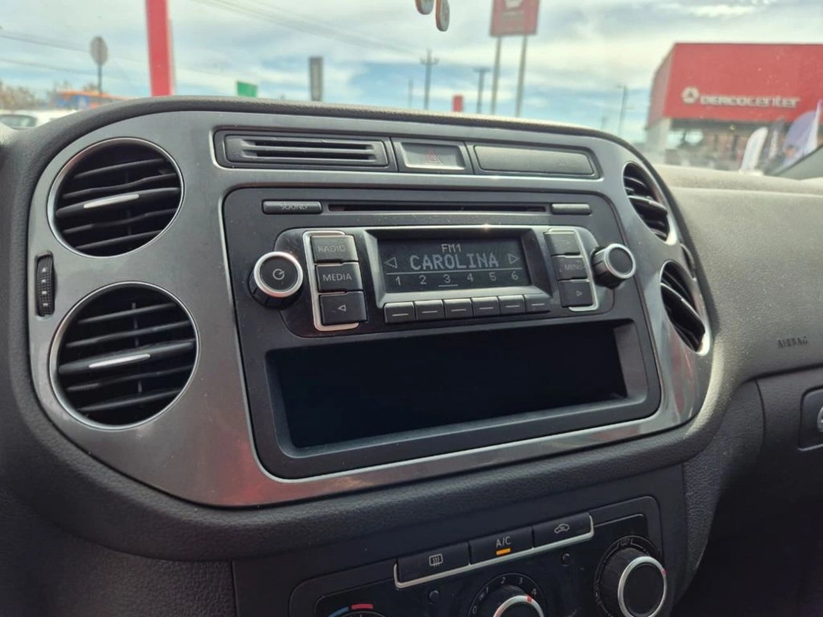 Volkswagen TIGUAN 1.4 FL COMFORT TSI 4X2 MT 2014 - Imagen 20 de 20
