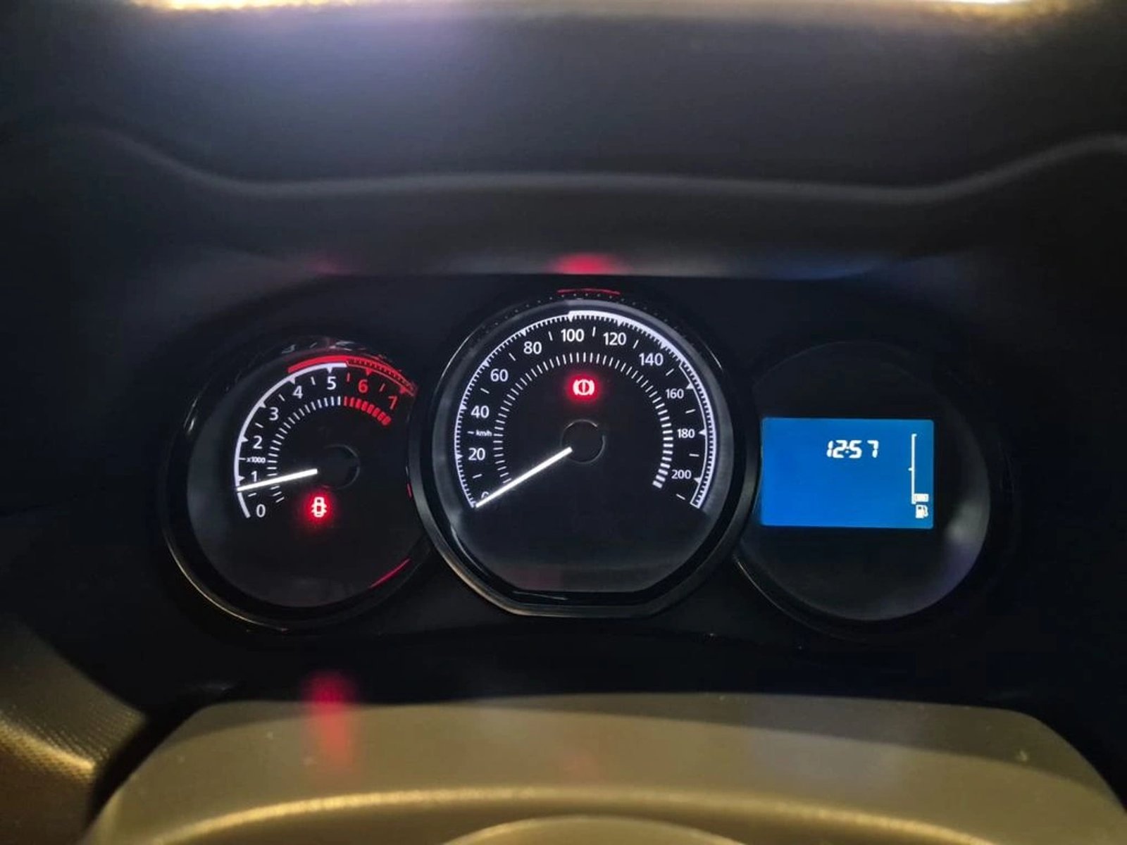 RENAULT DUSTER 1.6 ZEN KIT OUTDOOR MT 2018 - Imagen 13 de 18