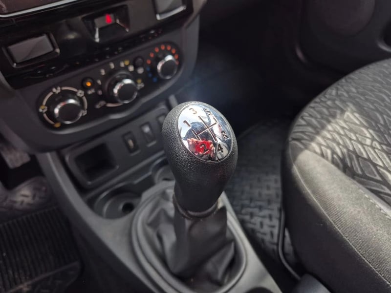 Renault Oroch 1.6 ZEN CD MT 2019 - Imagen 13 de 20