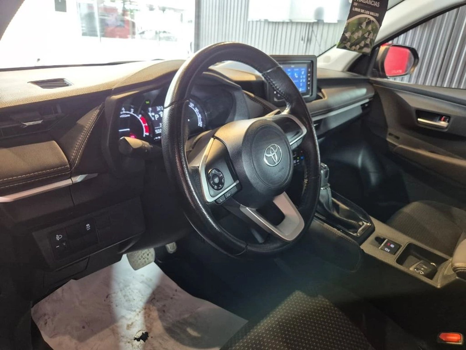 TOYOTA YARIS 1.5 E SPORT AT 2024 - Imagen 15 de 16