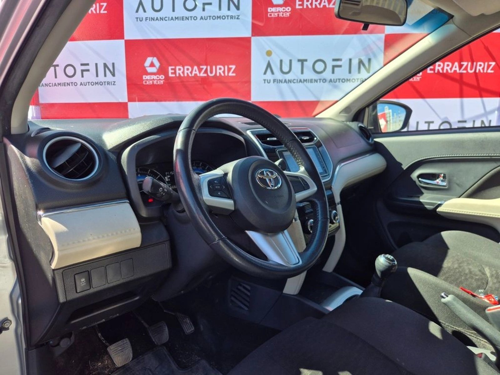 Toyota RUSH 1.5 XLI 4X2 MT 5P 2022 - Imagen 10 de 20