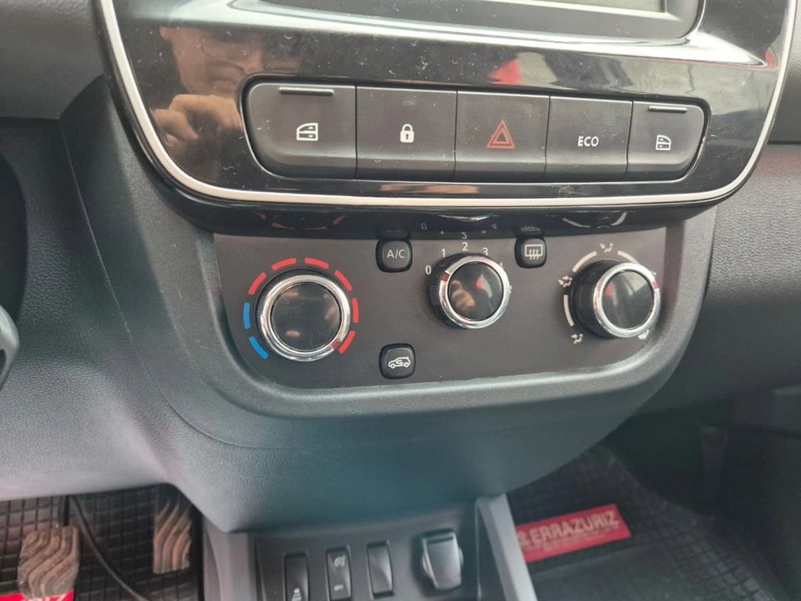Renault KWID 0.0 E-TECH INTENS AT ELECTRICO 2025 - Imagen 12 de 16