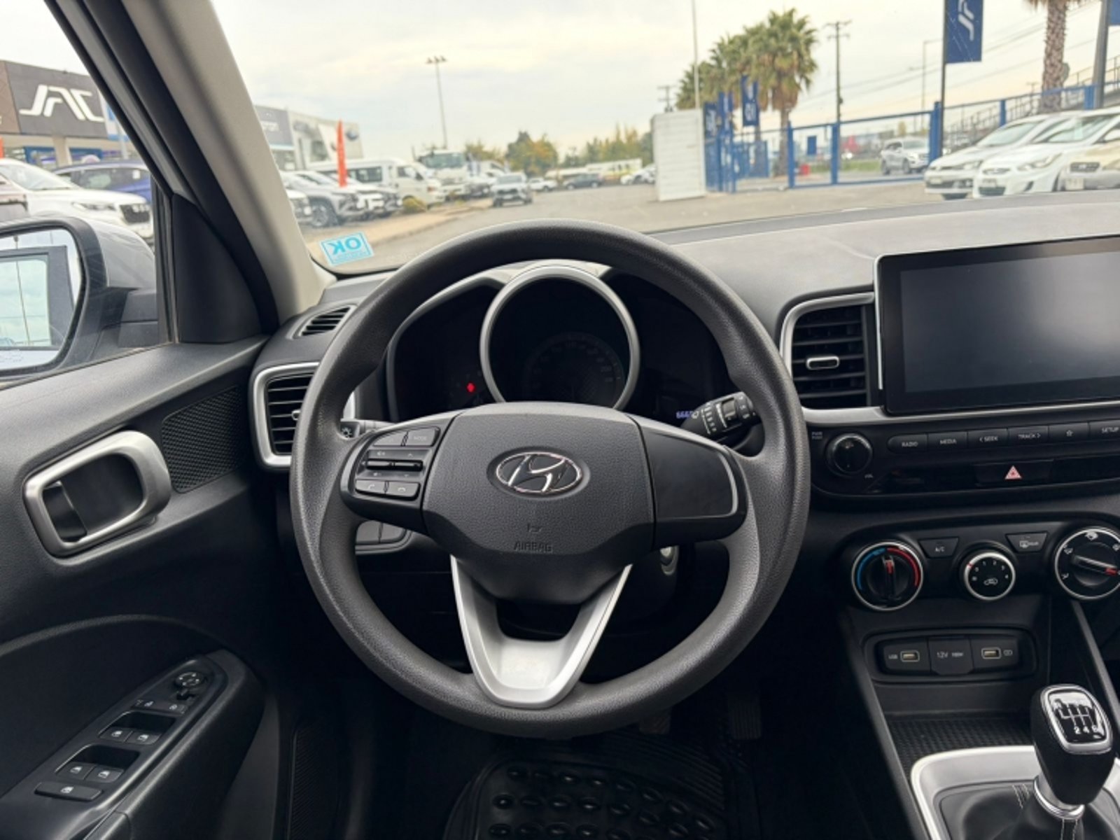 HYUNDAI VENUE 1.6 QX PLUS MT 2022 - Imagen 7 de 11