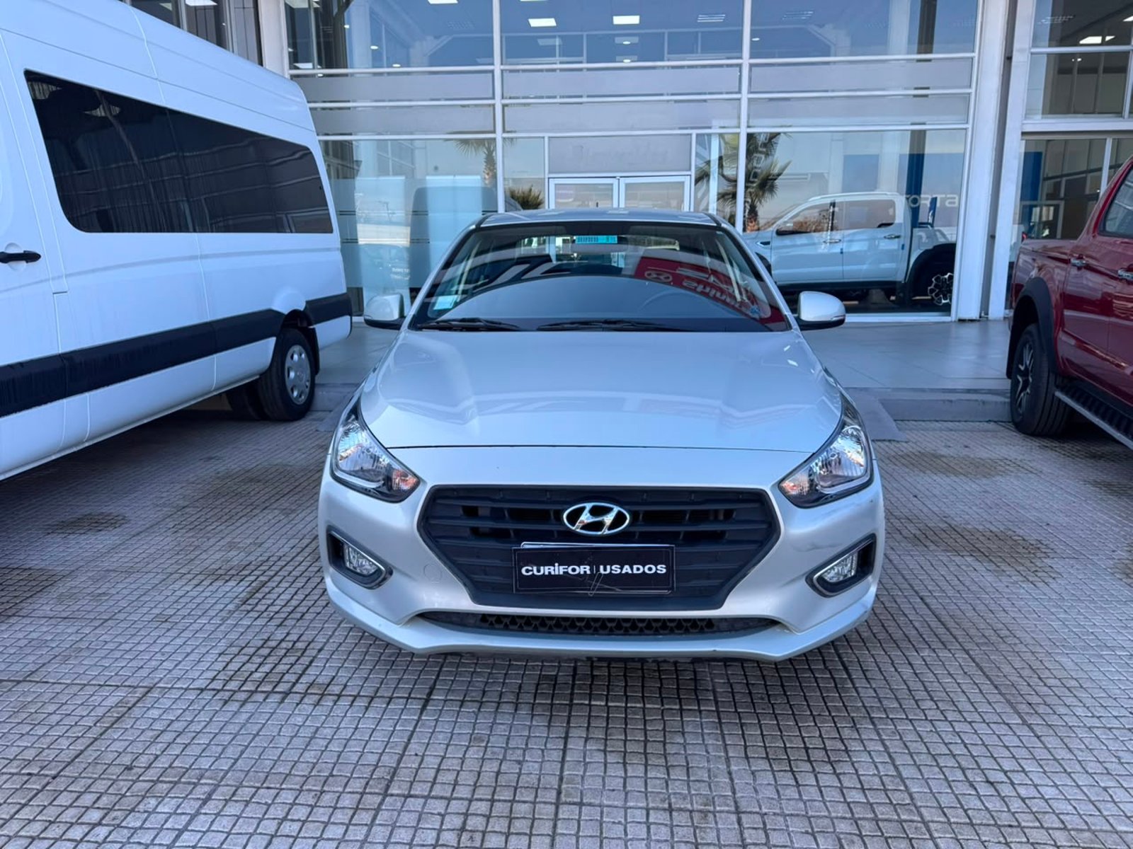 Hyundai VERNA 1.4 PLUS MT 2021 - Foto 2 de 12