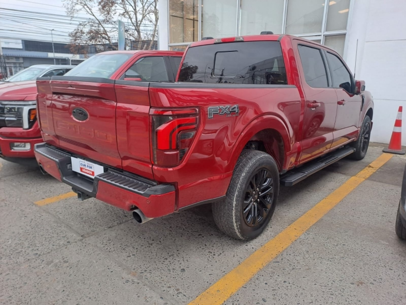 Ford F-150 5.0 LARIAT BLACK CC AT 4X4 2025 - Foto 4 de 11
