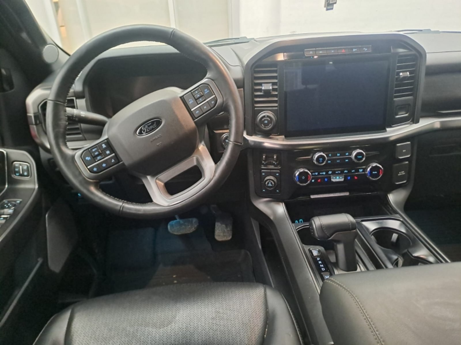Ford F-150 5.0 LARIAT BLACK CC AT 4X4 2025 - Imagen 10 de 11