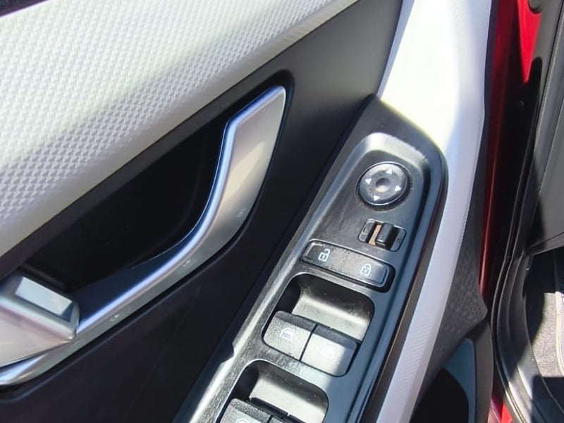 Hyundai CRETA 1.5 SU2I PLUS MT 2023 - Imagen 13 de 16