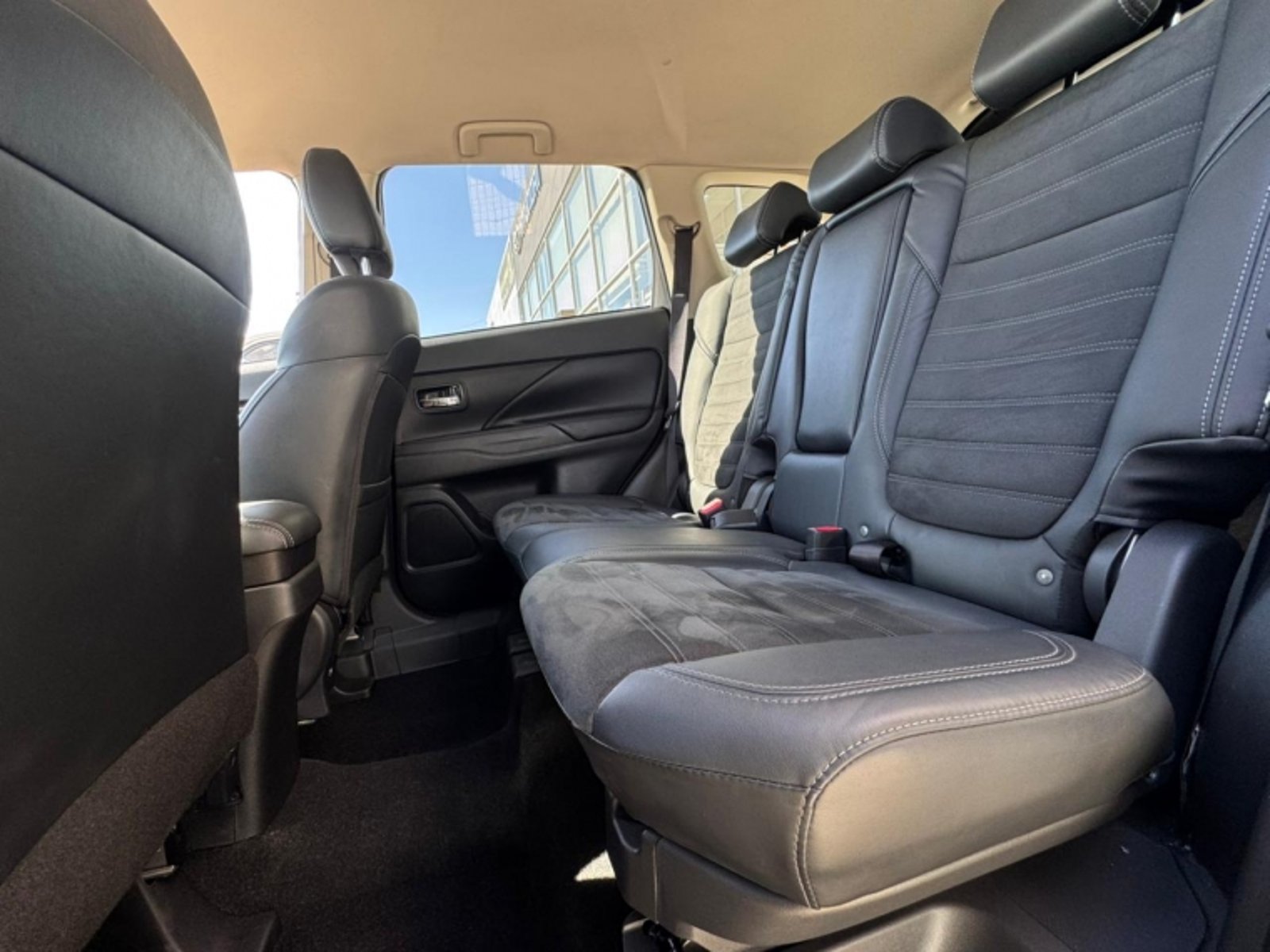 Mitsubishi OUTLANDER 2.0 GLX AT 4X2 2023 - Imagen 12 de 12