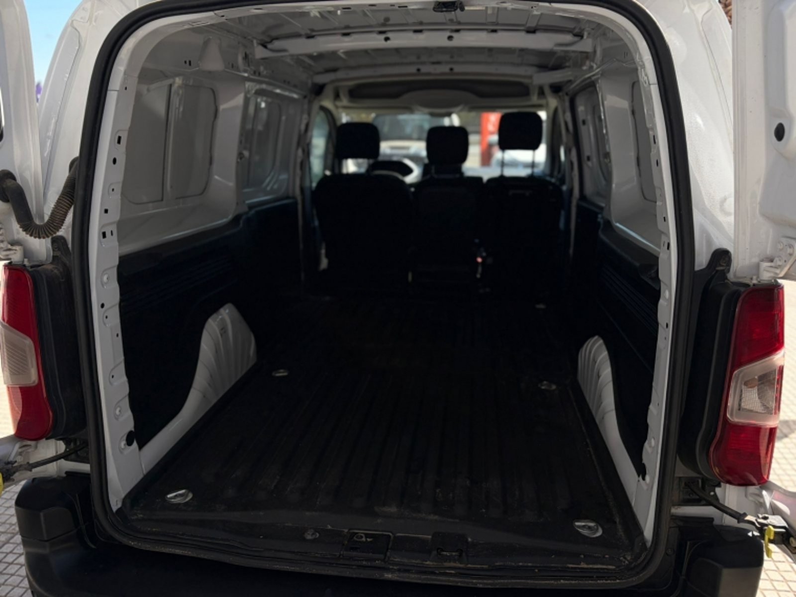 PEUGEOT PARTNER L2 BLUE HDI 100 1.5 2024 - Imagen 5 de 11