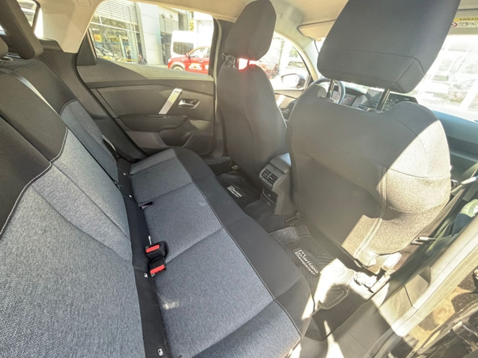 Citroën C4 1.5 BLUEHDI DIESEL FEEL 4X2 130 SS EAT8 AT 5P 2023 - Imagen 9 de 15