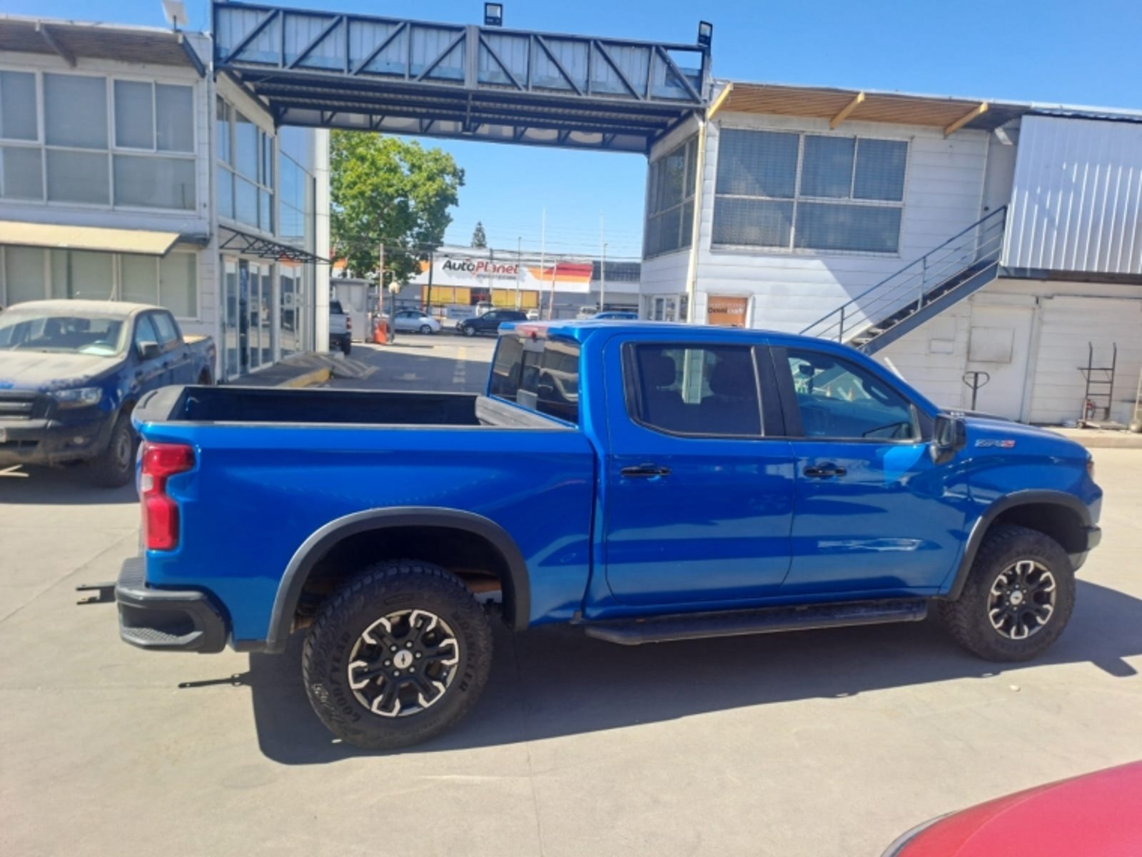 Chevrolet SILVERADO 6.2 ZR2 AT 4X4 - DESCUENTA IVA 2024 - Imagen 4 de 15