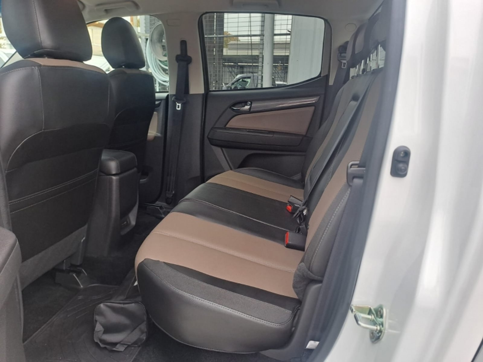 Chevrolet COLORADO 2.8 HIGH COUNTRY AT 4X4 DIESEL 2026 - Imagen 13 de 15