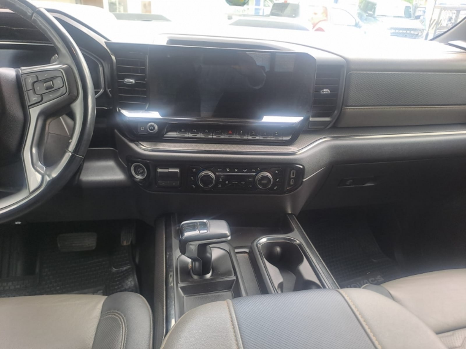 Chevrolet SILVERADO 6.2 ZR2 AT 4X4 - DESCUENTA IVA 2024 - Imagen 8 de 15