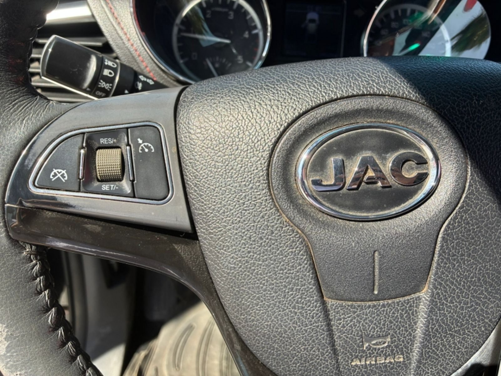 JAC T8 2.0 COMFORT MT 4X2 DIESEL 2023 - Imagen 10 de 14