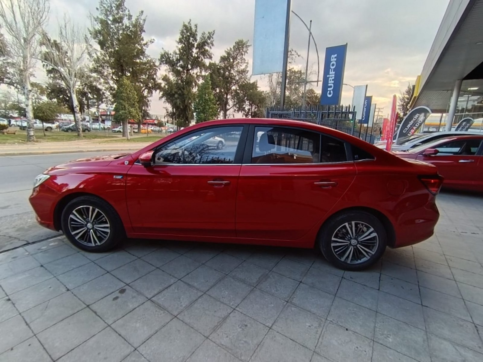 MG 5 1.5 DLX MT 2023 - Imagen 7 de 15