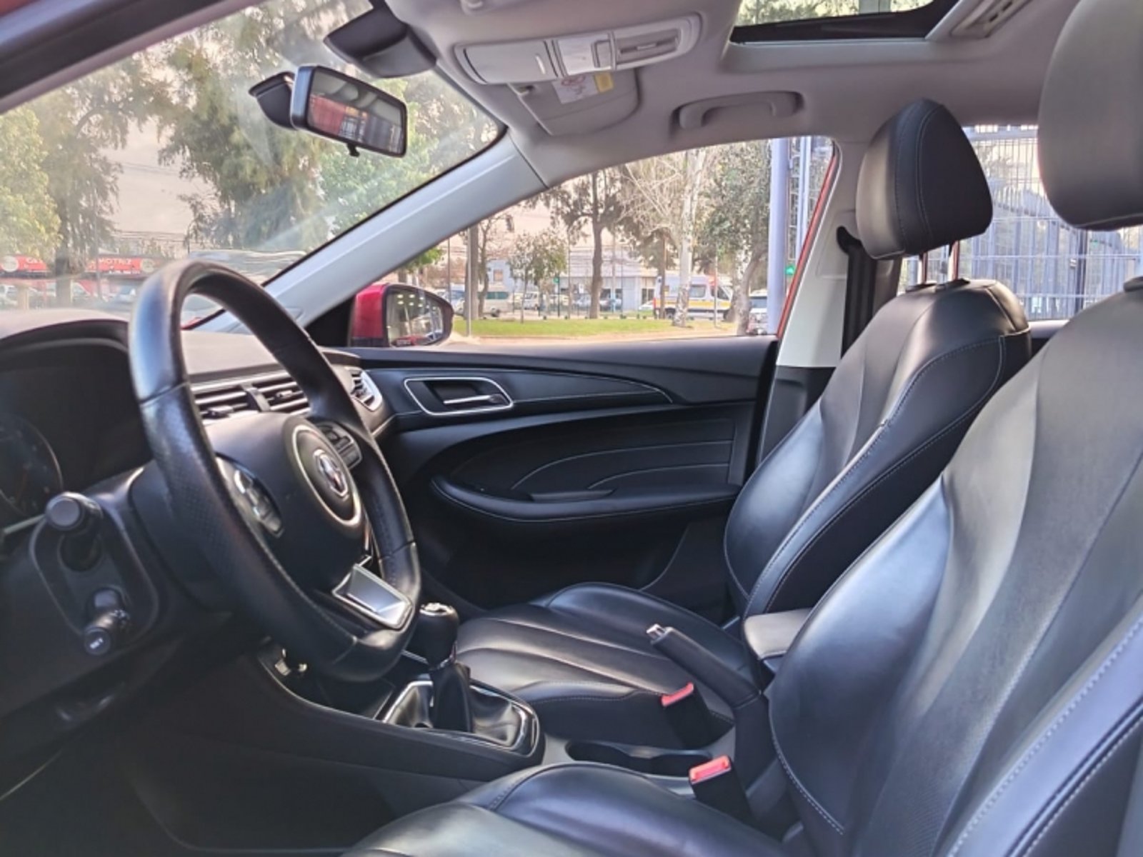 MG 5 1.5 DLX MT 2023 - Imagen 10 de 15