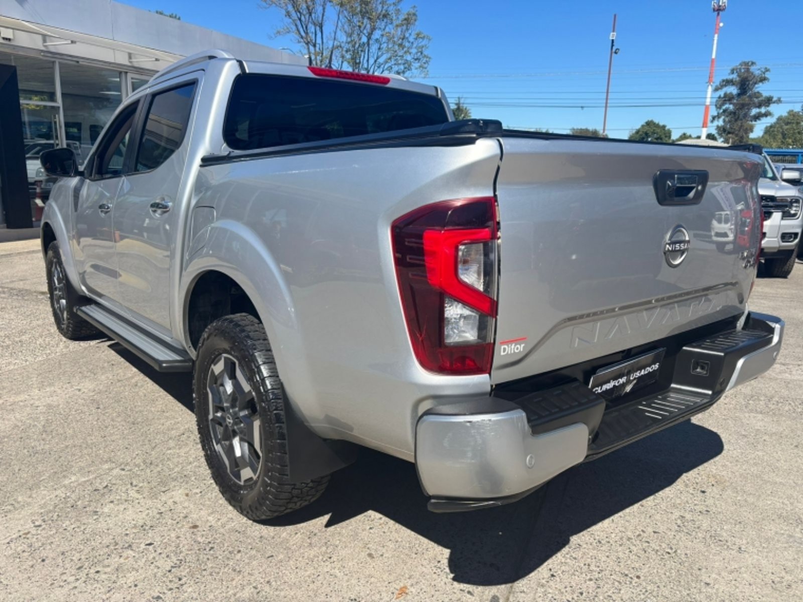Nissan NAVARA 2.3 DC PLATINUM AT 4X4 DIESEL 2023 - Imagen 3 de 18