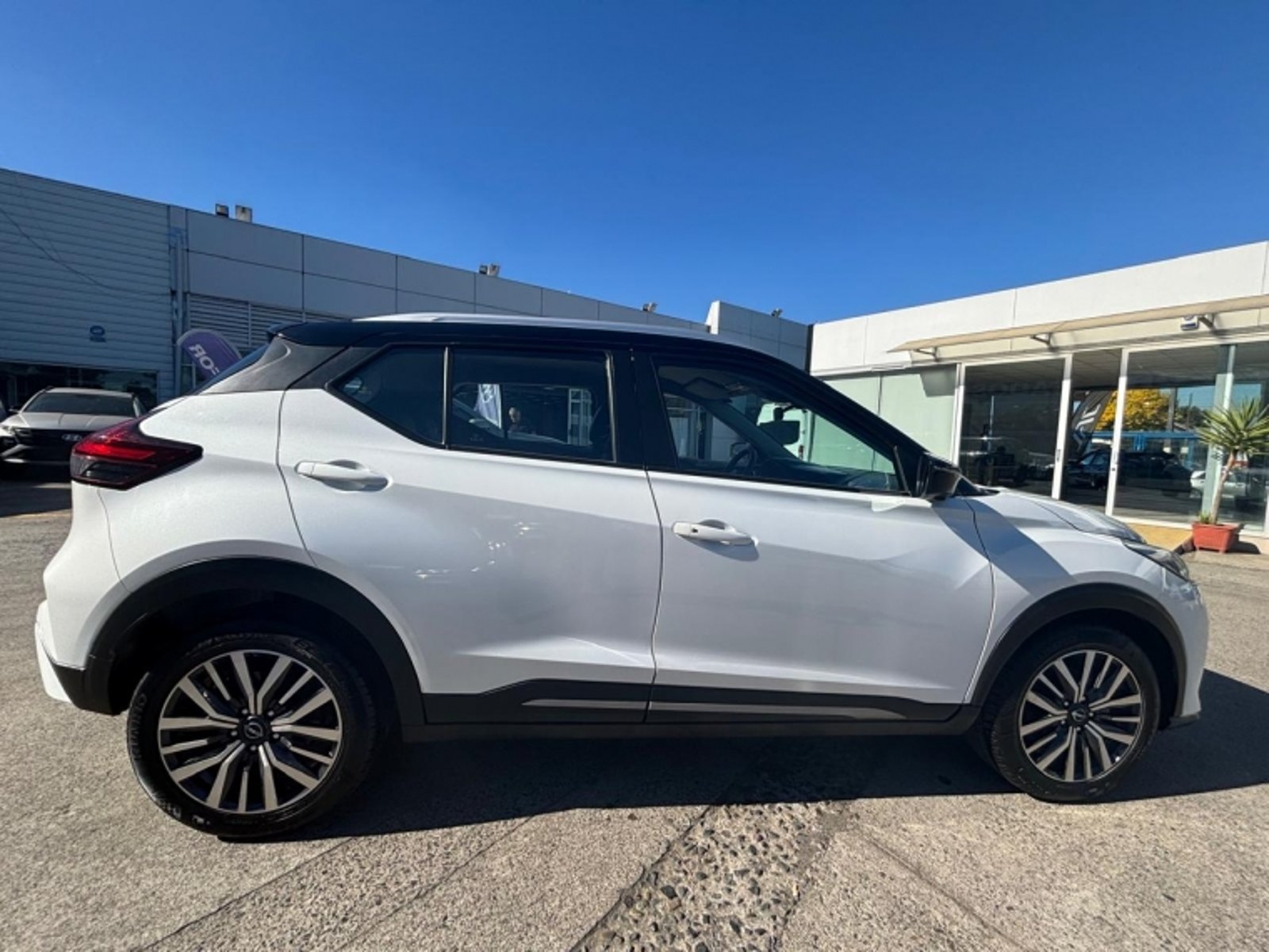 NISSAN KICKS 1.6 EXCLUSIVE AT 2024 - Imagen 5 de 15