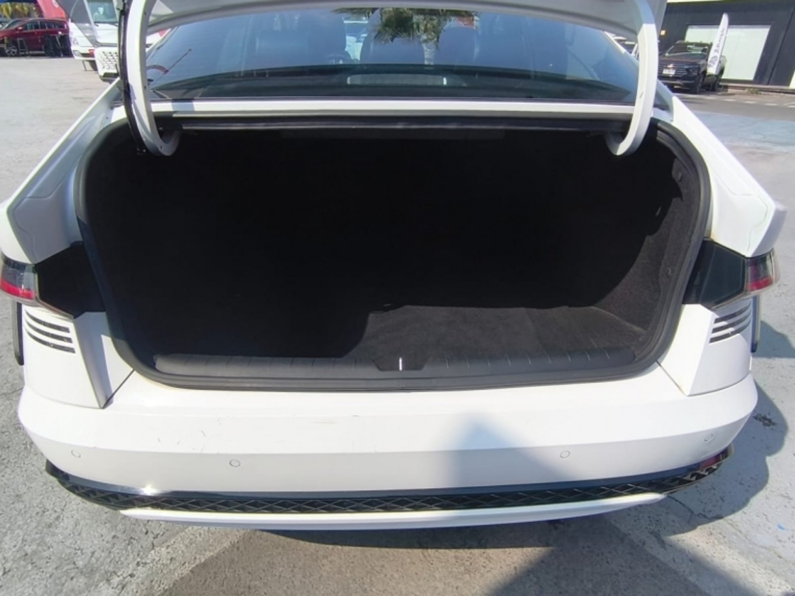 HYUNDAI ACCENT 1.5 BN7I DESIGN MT 2024 - Imagen 6 de 15