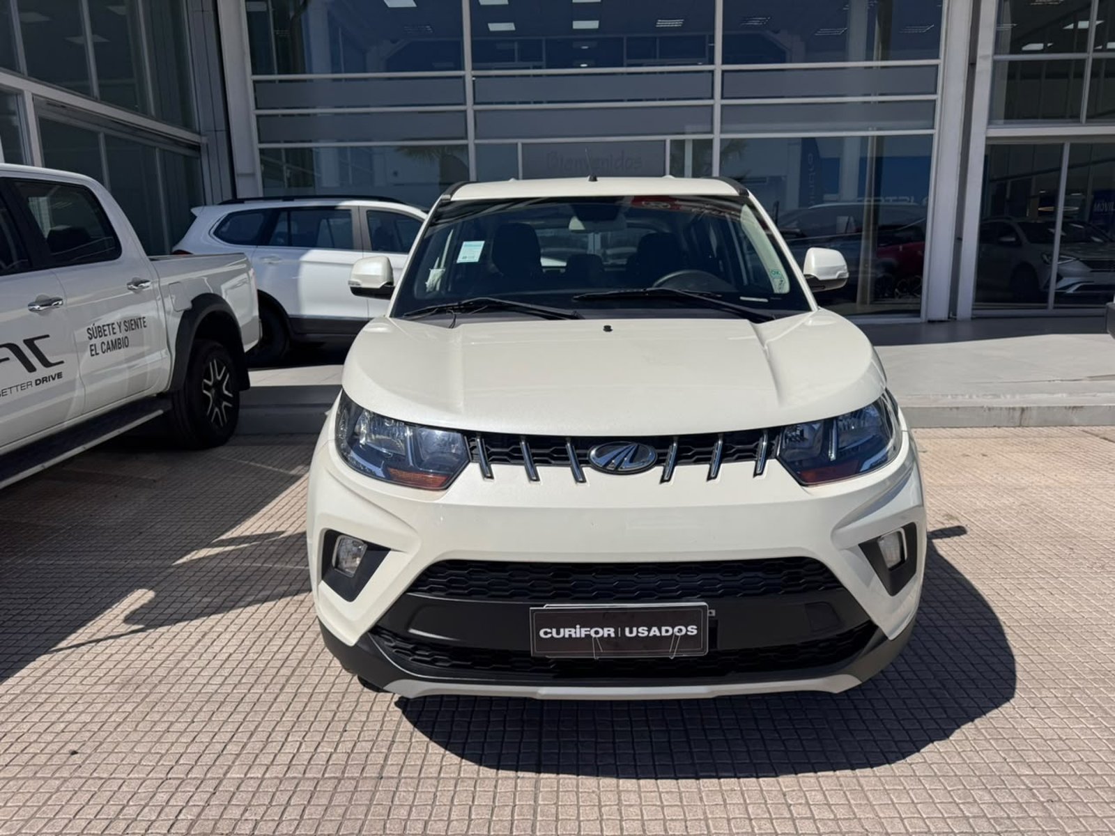 Mahindra KUV100 1.2 2022 - Foto 2 de 13