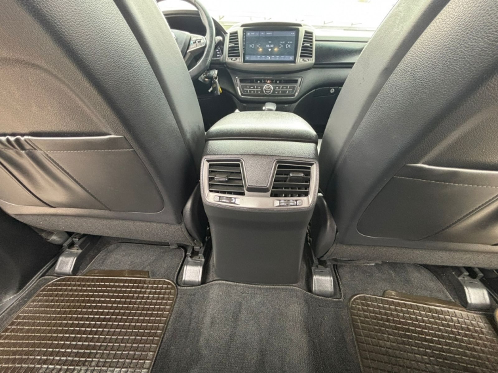 SSANGYONG MUSSO 2.2 LIMITED PLUS 4X4 DIESEL AT 2024 - Imagen 11 de 18