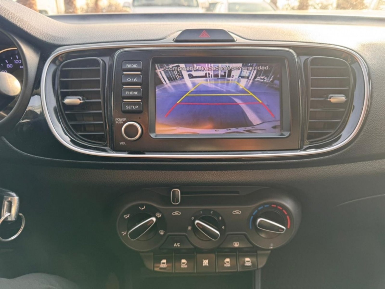 Kia SOLUTO 1.4 LX AC MT 2024 - Imagen 8 de 13