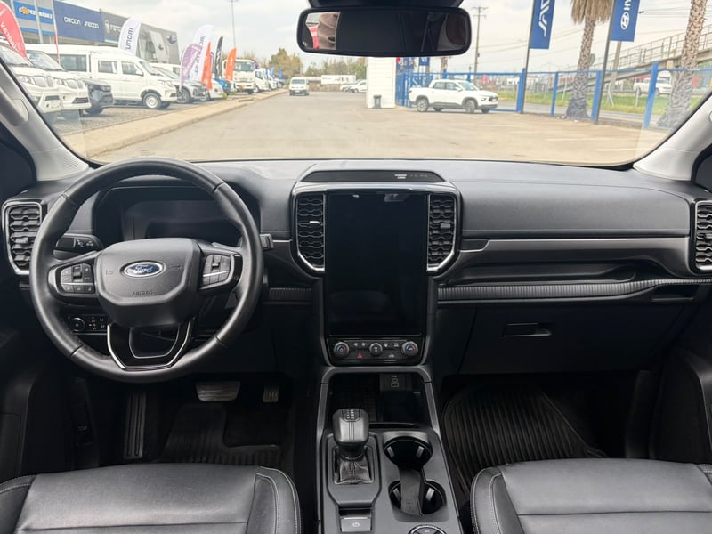Ford RANGER 3.0 LIMITED AT 4X4 DIESEL 2025 - Imagen 7 de 10