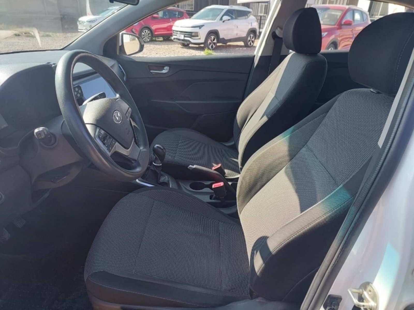 HYUNDAI ACCENT 1.4 HCI PLUS MT 2022 - Imagen 4 de 12
