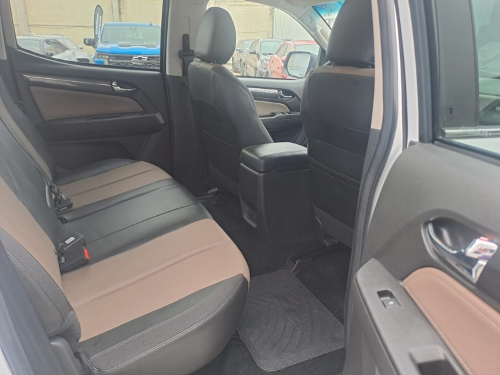 Chevrolet COLORADO 2.8 HIGH COUNTRY AT 4X4 DIESEL 2026 - Imagen 12 de 15