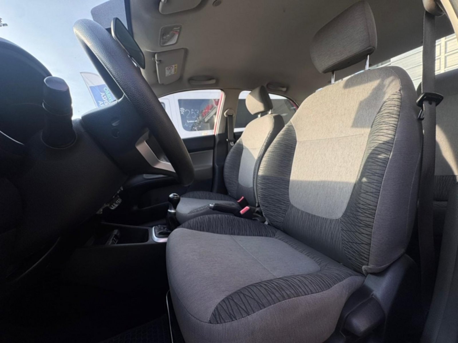 Kia SOLUTO 1.4 LX AC MT 2024 - Imagen 11 de 13