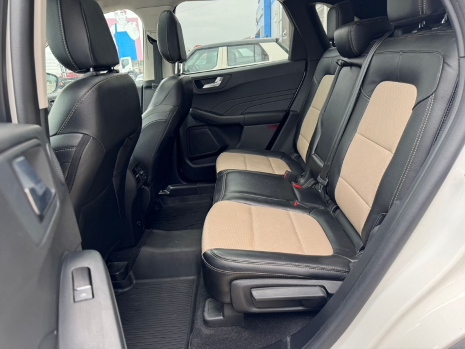 FORD ESCAPE AWD 2.0 AUT TITANIUM 2023 - Imagen 9 de 10