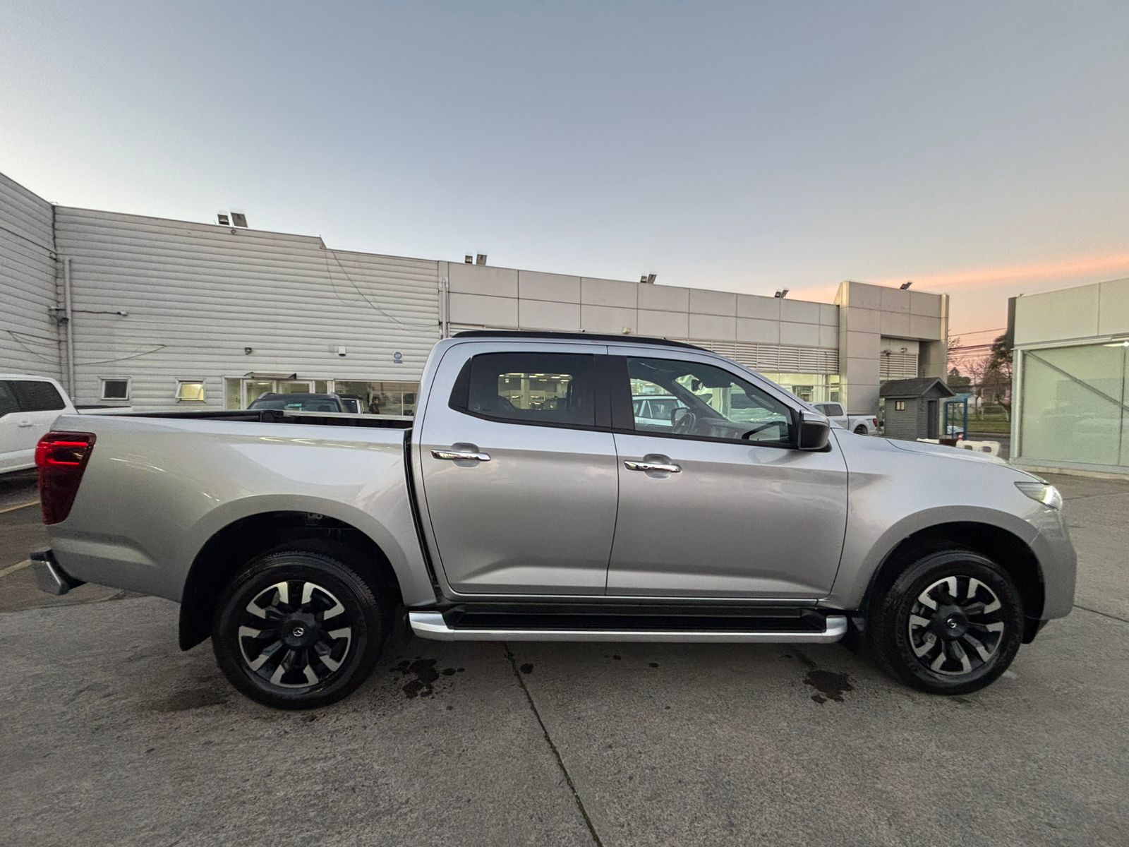 Mazda BT-50 3.0 DC HIGH PLUS AT 4X4 DIESEL 2026 - Foto 2 de 4