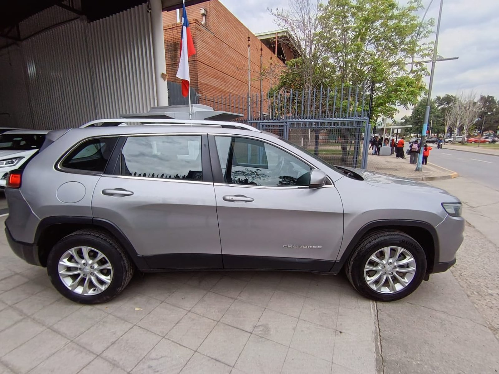 Jeep CHEROKEE 2.4 LONGITUDE AT 2020 - Foto 4 de 16