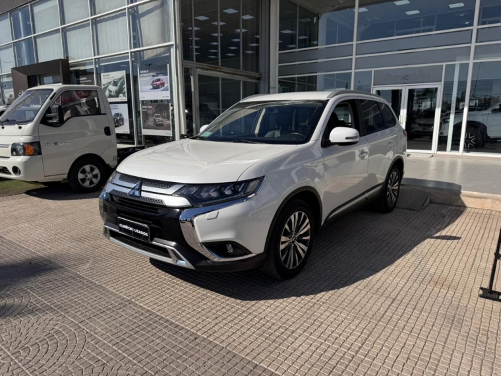 Mitsubishi OUTLANDER 2.0 GLX AT 4X2 2023 - Foto 2 de 12