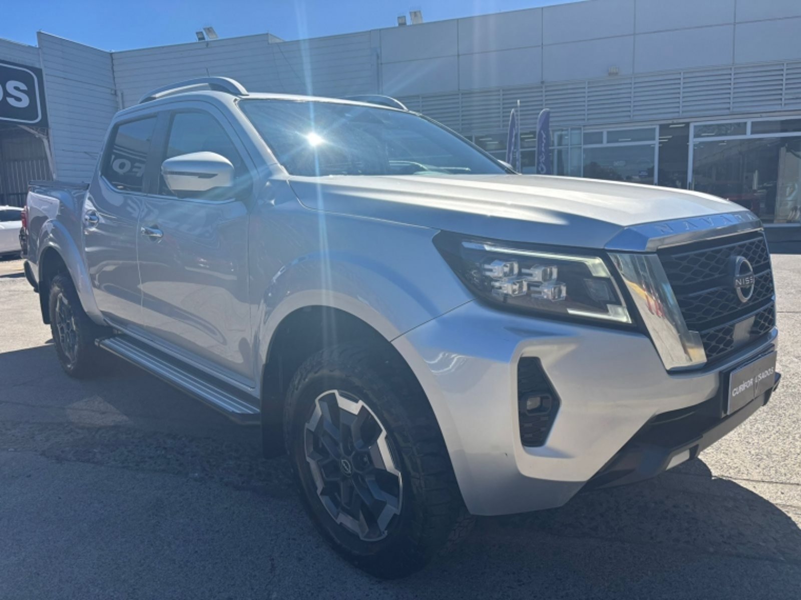 Nissan NAVARA 2.3 DC PLATINUM AT 4X4 DIESEL 2023 - Imagen 8 de 18